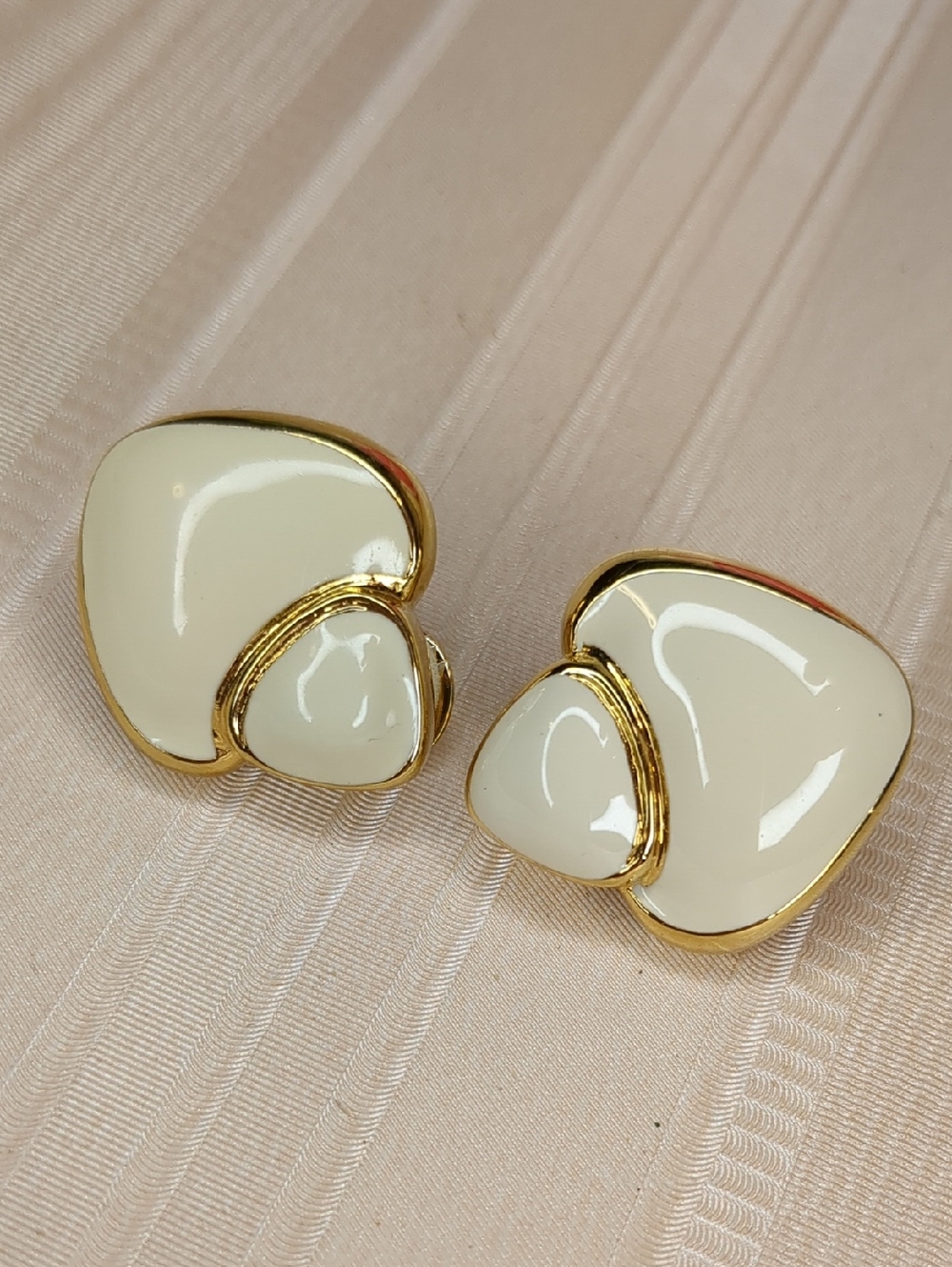 Vintage 80s Monet Ivory Enamel & Gold Tone Triangle Earrings Clip-on
